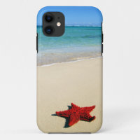 Estrellas de mar rojas en la playa blanca de la