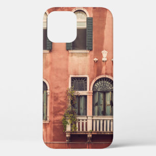Funda Para iPhone 12 Facade of a typical old house in Venice, Italy,