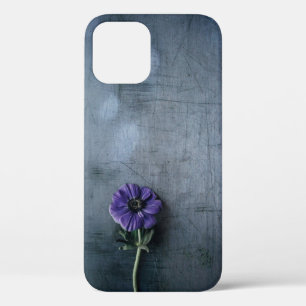 Funda Para iPhone 12 Flor púrpura en superficie gris