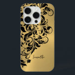 Funda Para iPhone 15 Pro Fondo metálico de oro Ornamento de nalga negra<br><div class="desc">Elegante ornamento de encaje giratorio negro sobre una imagen de aluminio chapado en oro metálico.</div>