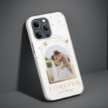 Funda Para iPhone 14 De Case-Mate FOTO Celestial Boda Magenta PARA SIEMPRE<br><div class="desc">FOREVER Y SIEMPRE Boda Magenta Celestial Photo Personalized Name Smart Phone iPhone Case presenta el sol, la luna y las estrellas con tu foto favorita en un fondo magenta y personalizada con tu nombre y texto personalizado o "Siempre y siempre" en la tipografía moderna de escritura de caligrafía dorada. FOTO...</div>