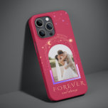 Funda Para iPhone 14 De Case-Mate FOTO Celestial Boda Magenta PARA SIEMPRE<br><div class="desc">FOREVER Y SIEMPRE Boda Magenta Celestial Photo Personalized Name Smart Phone iPhone Case presenta el sol, la luna y las estrellas con tu foto favorita en un fondo magenta y personalizada con tu nombre y texto personalizado o "Siempre y siempre" en la tipografía moderna de escritura de caligrafía dorada. FOTO...</div>