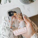 Funda Para iPhone 11 Foto de la familia de amor rosa pastoral moderno<br><div class="desc">Regalo moderno de fotografía de la familia rosa pastoral</div>