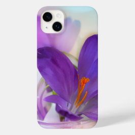 Funda Para iPhone 14 Plus De Case-Mate Foto de un crocus de Primavera Púrpura de Bonito
