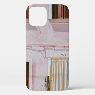 FUNDA PARA iPhone 12 FOTOGRAFÍA DE EDIFICIO DE COLOR ROSA CON CORTINA D