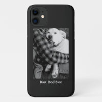 Fotografía en blanco y negro de perro peleándose c