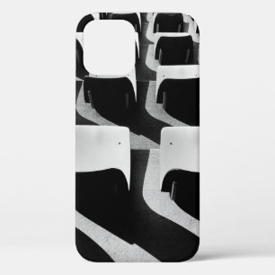 Funda Para iPhone 12 Fotografía en escala de grises de sillas sin gent