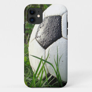 Funda Para iPhone 11 Fútbol~ Bola de pies en el campo