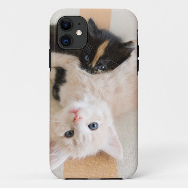 Funda De Case-Mate Para iPhone Gatitos blancos y negros (Reverso)