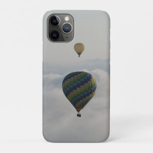 Funda Para iPhone 11 Pro Globo aerostático sobre un cielo nublado toscano
