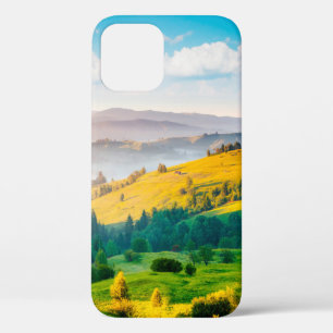 Funda Para iPhone 12 Gran paisaje de campo a la luz de la mañana. Loca