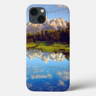 Funda Para iPhone 13 Grand Tetons reflecting in the Snake River