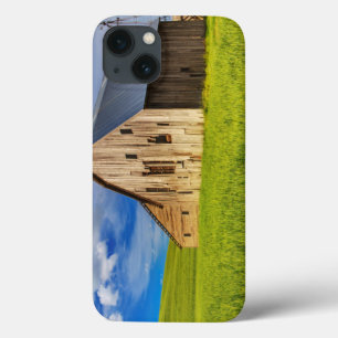 Funda Para iPhone 13 Granero Antiguo Rodeado por Campo de Trigo de Prim