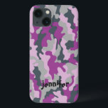 Funda Para iPhone 13 Guay Girly Pink Camo Camouflage Name Personalizado<br><div class="desc">Diseño de motivos de camo en combinación de colores rosa, violeta y verde oliva claro y verde oliva más oscuro en un sutil tono grisáceo con un lugar para su nombre. Personalízalo con el nombre o personalizar del destinatario si desea cambiar el tipo de letra, el tamaño y el color...</div>