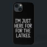 Funda Para iPhone 13 Hanukkah, estoy aquí para los judíos de Latkes<br><div class="desc">Hanukkah,  estoy aquí para la festividad judía de Latkes</div>