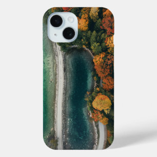 Funda Para iPhone 15 Hermosa calle de piedra en el colorido otoño