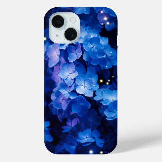 Funda Para iPhone 15 Hermosas flores azules de hidrangea en la noche