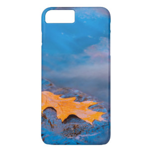 Funda Para iPhone 8 Plus/7 Plus Hoja de roble en roca en el río Rosseau