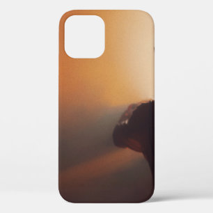 FUNDA PARA iPhone 12 HOMBRE EN JACKET NEGRO CON CAPA NEGRA