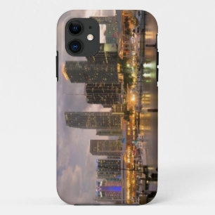 Funda Para iPhone 11 Horizonte financiero de Miami en la oscuridad