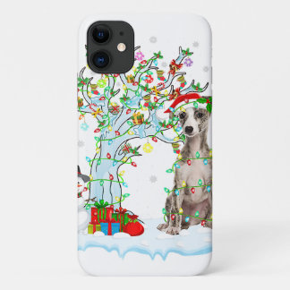 Funda Para iPhone 11 Iluminación de árbol de navidad de perro blanco |