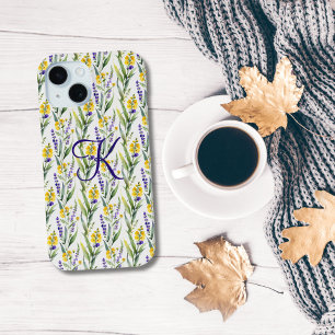 Funda Para iPhone 15 Inicial de Monograma Flores Silvestres Moradas Ama