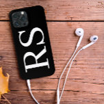 Funda Para iPhone 13 Iniciales minimalistas modernos monograma Funda-ma<br><div class="desc">Este diseño también está disponible en otros modelos de teléfono. Elija Tipo de dispositivo para ver otros fundas de iPhone, Samsung Galaxy o Google. Algunos estilos se pueden cambiar seleccionando Estilo si se trata de una opción. Este diseño puede ser personalizado en el área proporcionada cambiando la foto y/o el...</div>