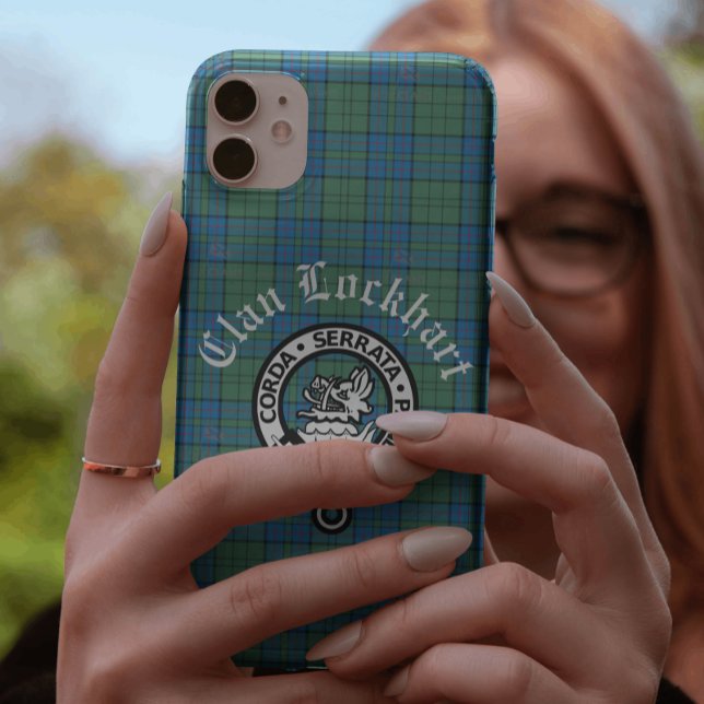 Funda De Case-Mate Para iPhone Insignia del Escudo de Clan Lockhart y Tartán (Clan Lockhart phone cover available for both iPhone and Android phones.)