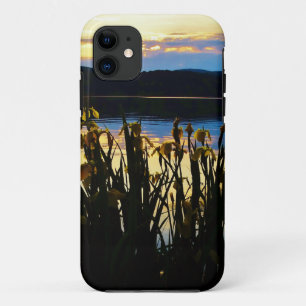 Funda Para iPhone 11 Iris amarillo en la orilla del lago Arrowhead