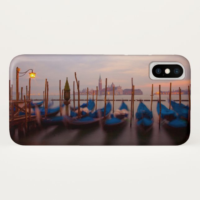 Funda De Case-Mate Para iPhone Italia, Venecia. Gondolas ancladas al anochecer. (Reverso (horizontal))