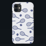 Funda Para iPhone 11 Jugador de tenis del patrón de raquetas de color a<br><div class="desc">Clásico Elegante Mínimo Navy Blue Tennis Racas Patrón Para Él | Pista de tenis Pastel de verano. Regalo para un tenista, partido de tenis de racquet de color marino con fondo blanco. Regalo personalizado para un jugador de tenis. Decoración de moda para los jugadores de tenis en casa. Regalos modernos...</div>