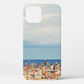 Funda Para iPhone 12 La gente en la playa de arena marrón