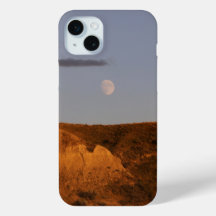 La luna se levanta después de la lluvia