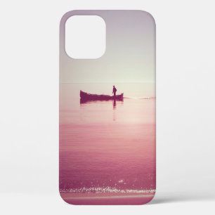 Funda Para iPhone 12 La silueta del pescador con barco en el mar