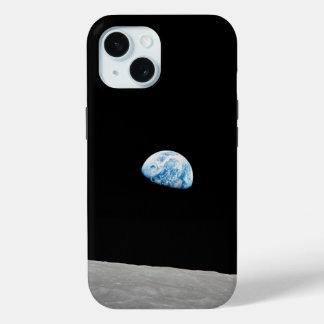 Funda Para iPhone 15 La Tierra Se Levanta Sobre El Horizonte Lunar.