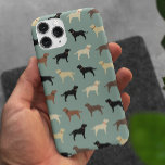 Funda Para iPhone 15 Pro Max Labrador recuperador de láminas de siluetas de per<br><div class="desc">Patrón de siluetas de perro de Labrador con Labs negras,  Labs amarillas,  Laboratorios de Chocolate y Labradores Rojos Fox. Este diseño de perros geniales está disponible en una variedad de estuches de teléfonos celulares.</div>