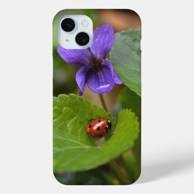 Funda De Case-Mate Para iPhone Ladybug sobre las dulces flores violetas (Reverso )