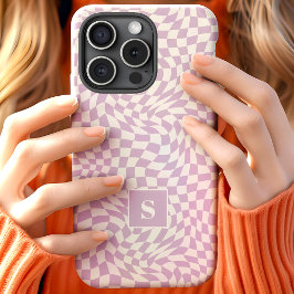 Funda Para iPhone 15 Lavender Wavy Purple Checkered Monogramado