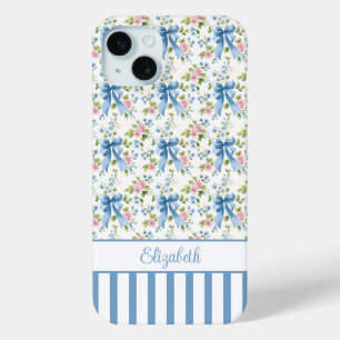 Funda Para iPhone 15 Mini Lazos Coquetos Azules Con Flores Monogramadas