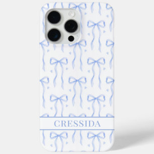 Funda Para iPhone 15 Pro Max Lazos de Coqueta Azules Monogramados