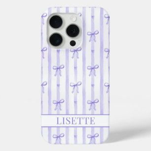 Funda Para iPhone 15 Pro Lazos de Coqueta con Rayas Moradas Elegantes y Mon