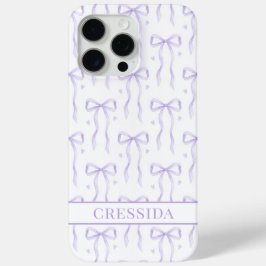 Funda Para iPhone 15 Pro Max Lazos de Coqueta Morada Monogramados