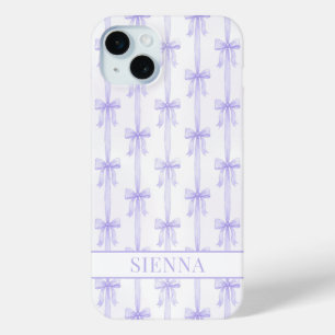 Funda Para iPhone 15 Mini Lazos de Coqueta Morada Monogramados a Rayas