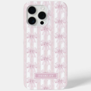 Funda Para iPhone 15 Pro Max Lazos de Coqueta Rosa en Rayas Monogramadas