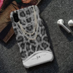 Funda Para iPhone 12 Pro Leopard Nombre manuscrito Pearl Diamond Necklace C<br><div class="desc">Cualquier purpurina o diamantes en diseño son fotos y simulados. Este diseño puede ser personalizado en el área proporcionada cambiando la foto y/o el texto. O puede personalizarse haciendo clic en Personalizar esta plantilla y, a continuación, eligiendo la opción de hacer clic en el personalizar y eliminando o cambiando el...</div>