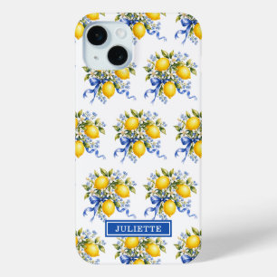 Funda Para iPhone 15 Mini Limoneros con flores azules monogramados al aguare