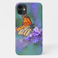 Mariposa monarca en la flor de lilo púrpura