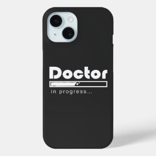 Funda Para iPhone 15 Médico en Progreso Barra de Carga Divertida Estudi