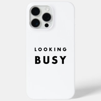 Funda Para iPhone 15 Pro Max MIRANDO OCUPADO: El arte de las apariencias