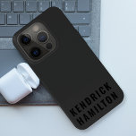 Funda Para iPhone 15 Pro Moderno y moderno negro negro negro negro Minimali<br><div class="desc">Un diseño impactante y negro con una tipografía moderna en bloques negros sobre un fondo gris carbón vegetal negro. El texto puede ser fácilmente personalizado para un diseño tan único como usted!</div>
